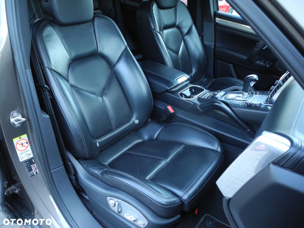 Porsche Cayenne - 16