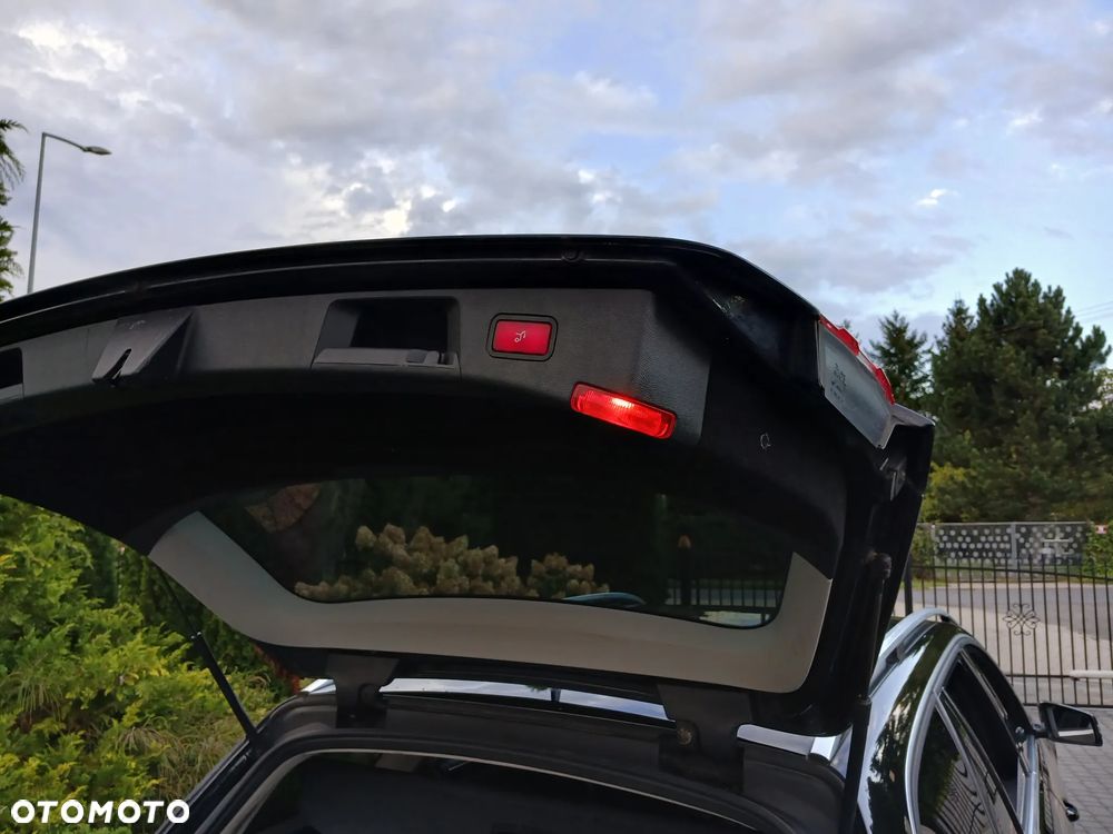 Mercedes-Benz Klasa E 200 T CGI BlueEFFICIENCY Automatik - 33