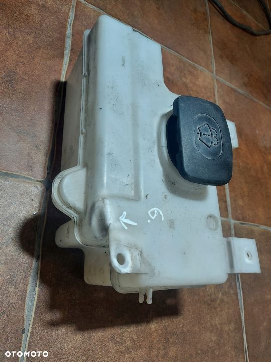 Zbiorniczek płynu spryskiwaczy Maxity Cabstar - 1