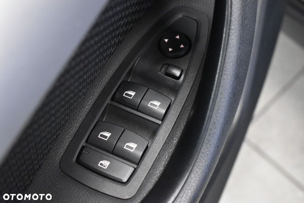 BMW X1 sDrive18i Business Edition - 8