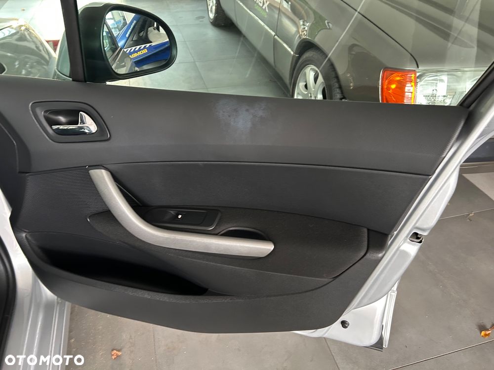 Peugeot 308 140 THP Automatik Sport - 28