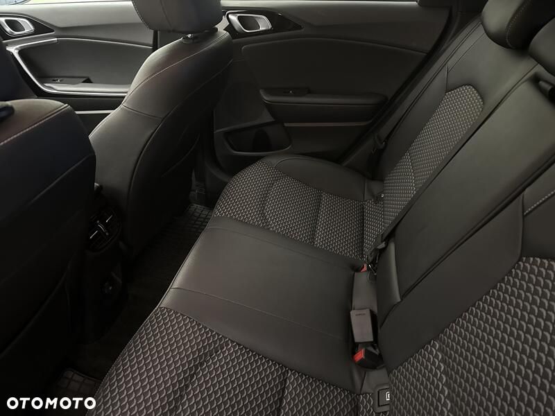 Kia Ceed 1.5 T-GDI Business Line DCT - 22