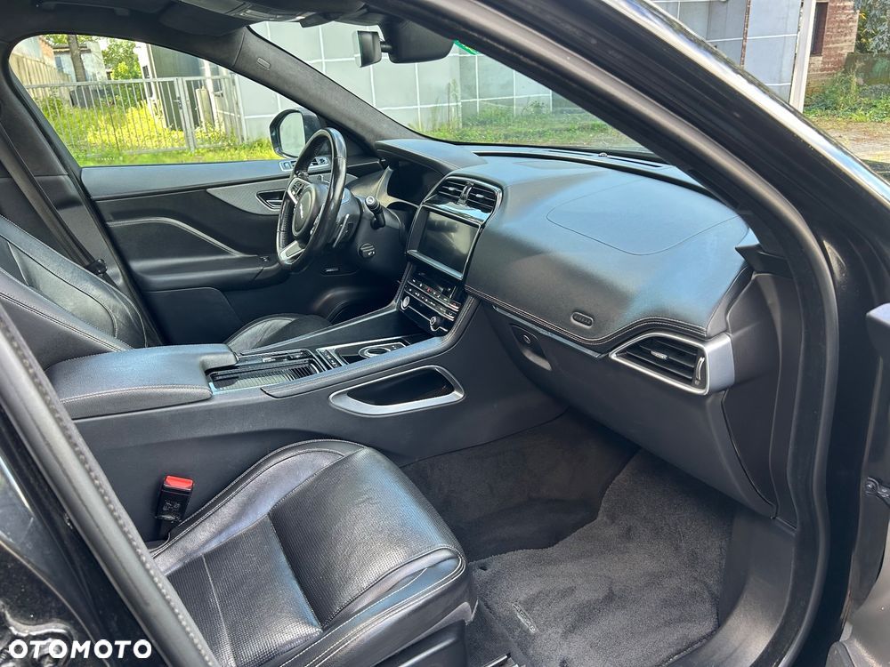 Jaguar F-Pace 2.0 i4D AWD R-Sport - 16