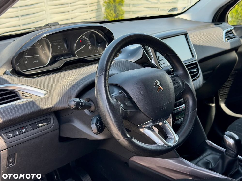 Peugeot 2008 1.2 Pure Tech Style S&S - 10
