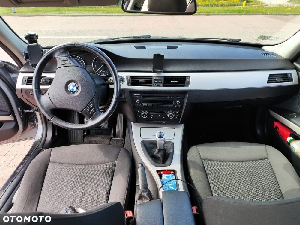 BMW Seria 3 318i - 5