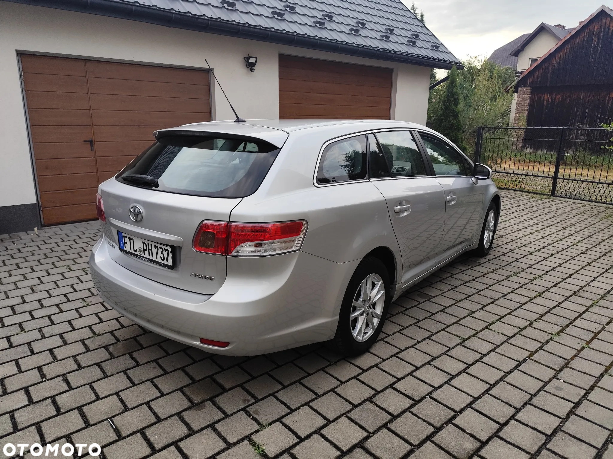 Toyota Avensis 1.6 Active - 25