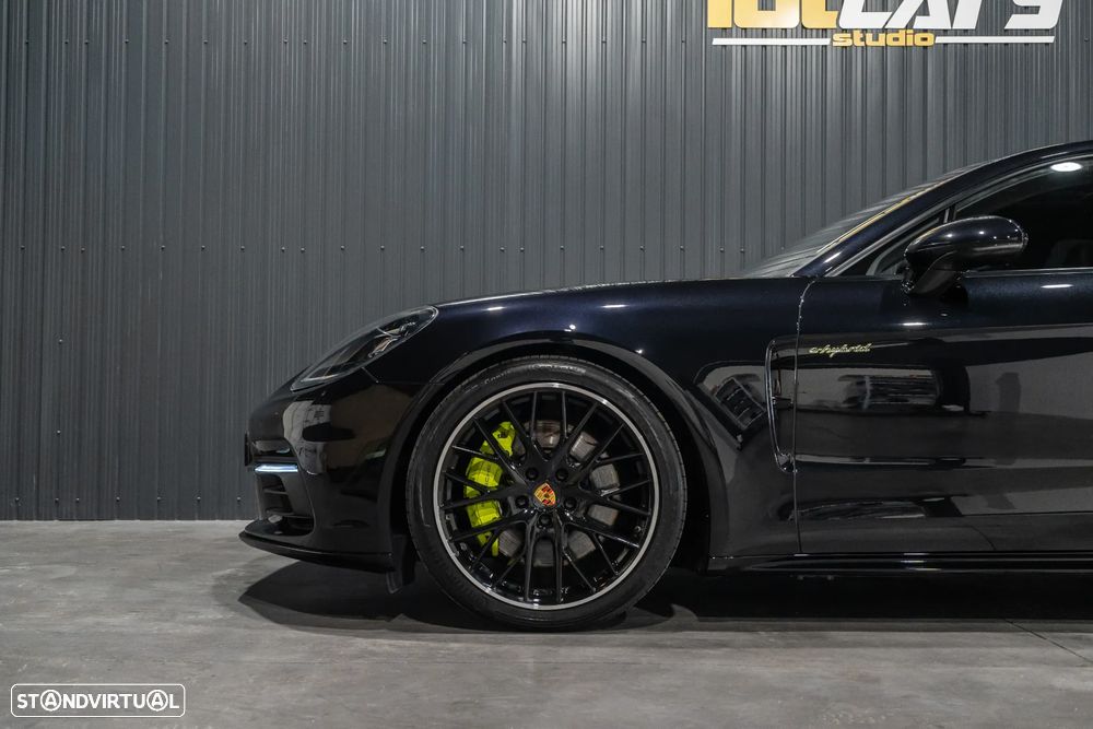 Porsche Panamera 4 E-Hybrid Platinum Edition - 32