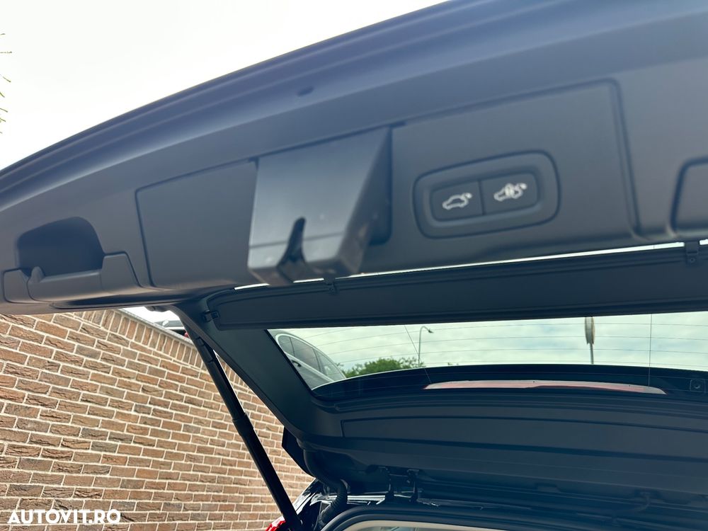 Volvo XC 60 B4 MHEV AT AWD Ultimate Dark - 29