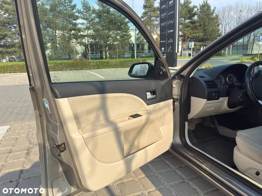 Ford Mondeo 2.0 Ghia - 13