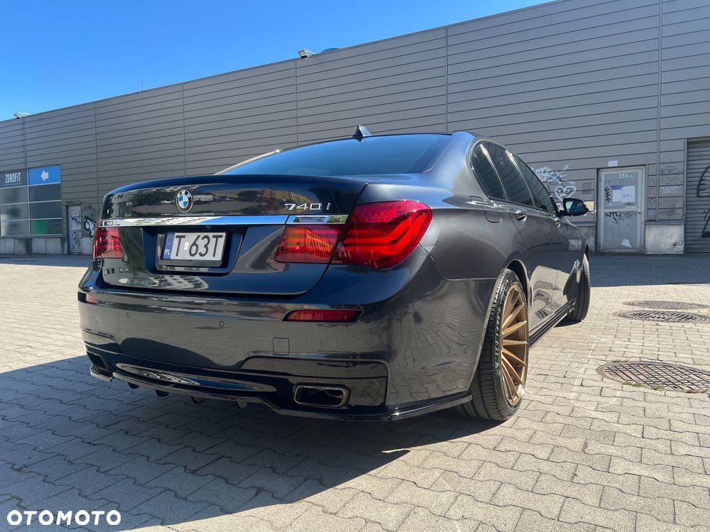 BMW Seria 7 740i - 4