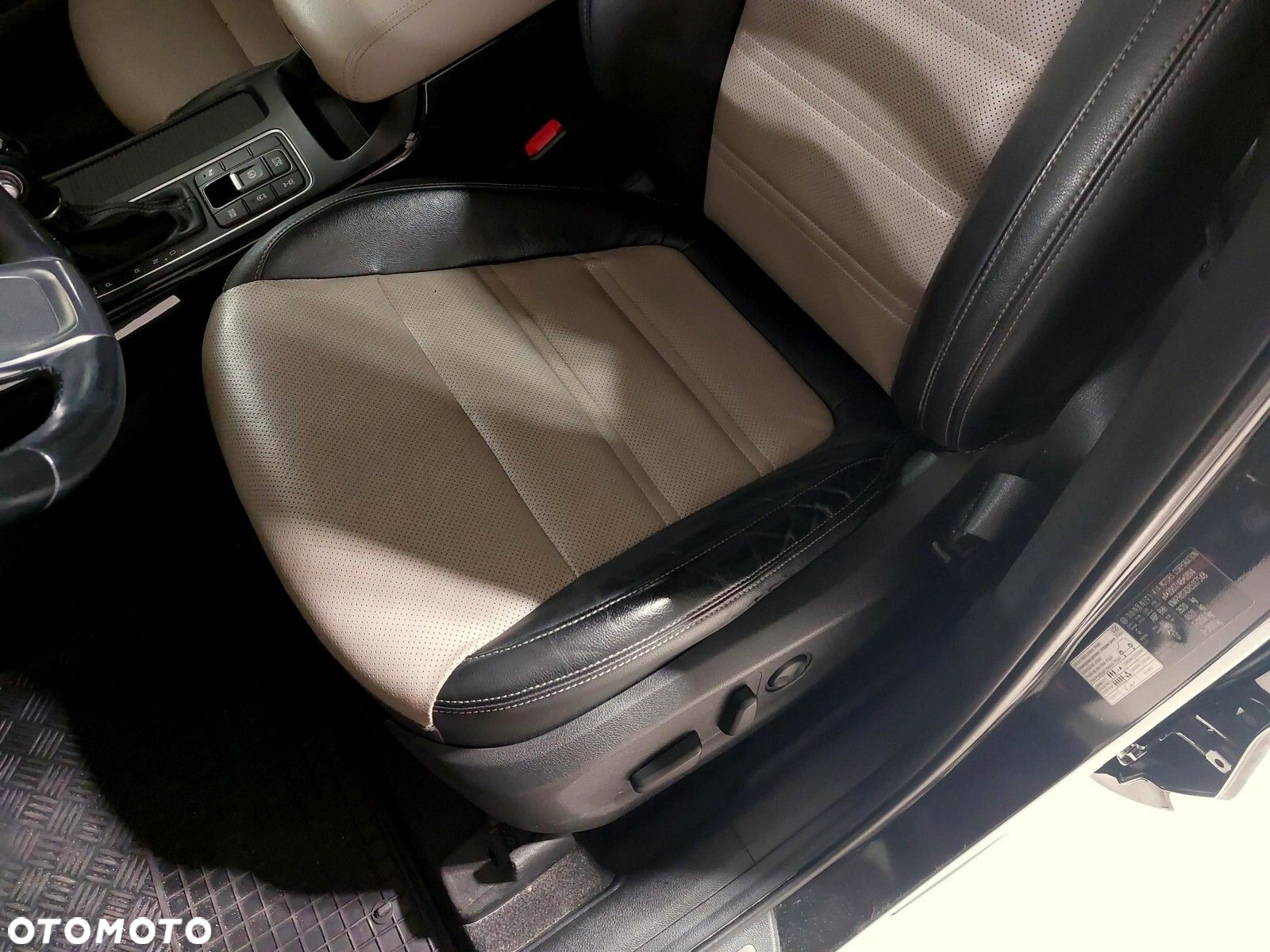Kia Sorento 2.0 CRDI L - 12