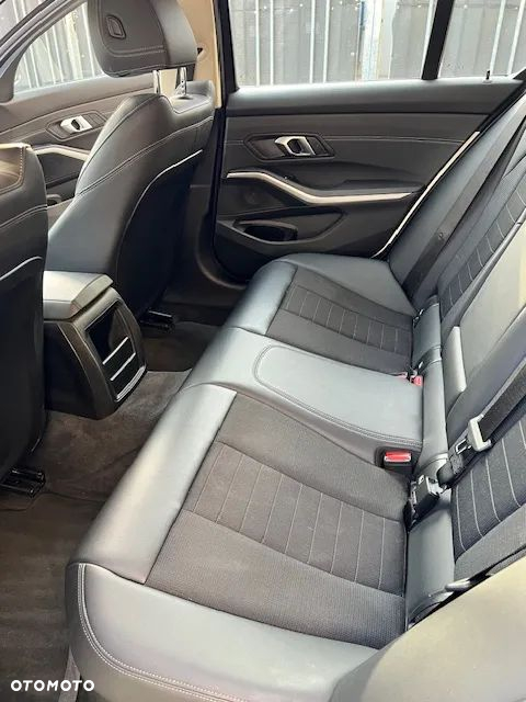 BMW Seria 3 320i - 9