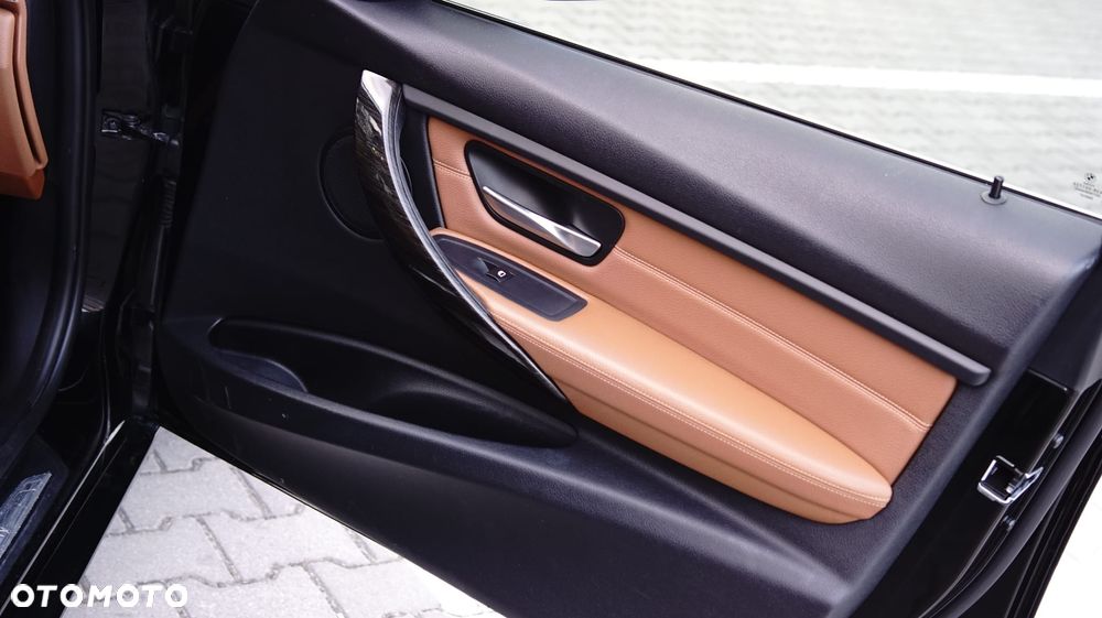 BMW Seria 3 318d Luxury Line - 33