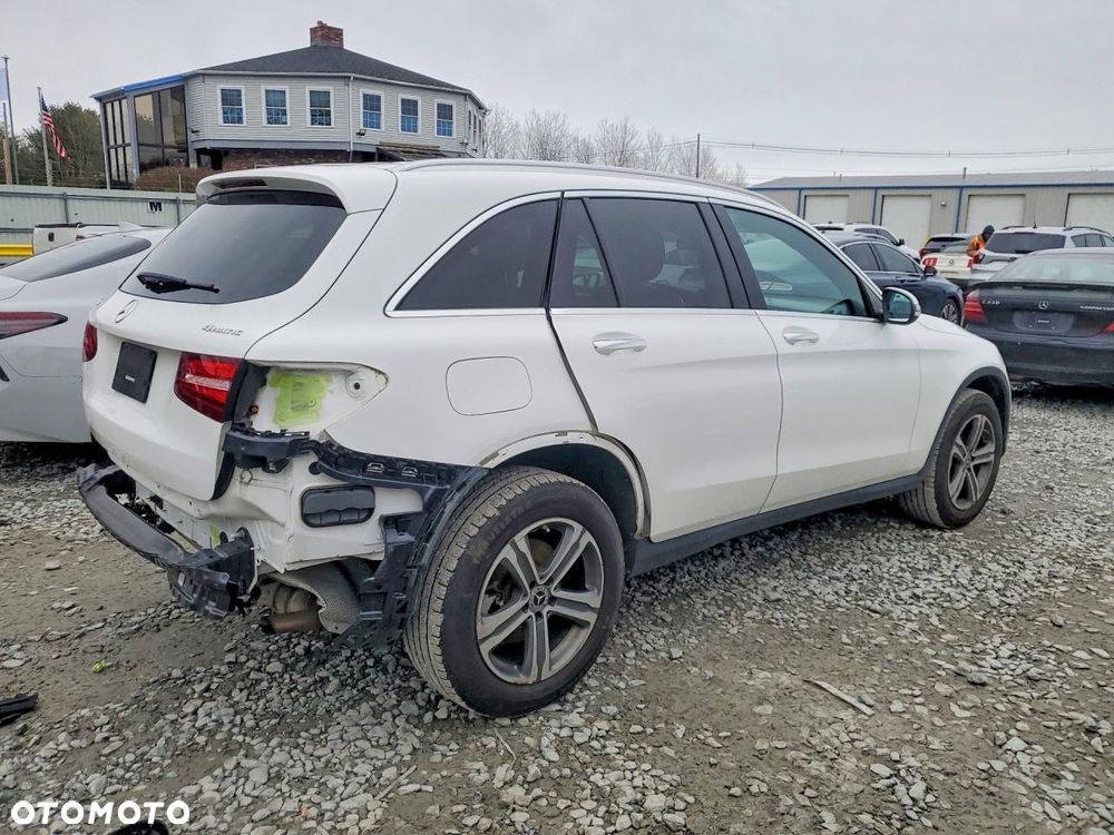 Mercedes-Benz GLC 300 4Matic 9G-TRONIC - 4