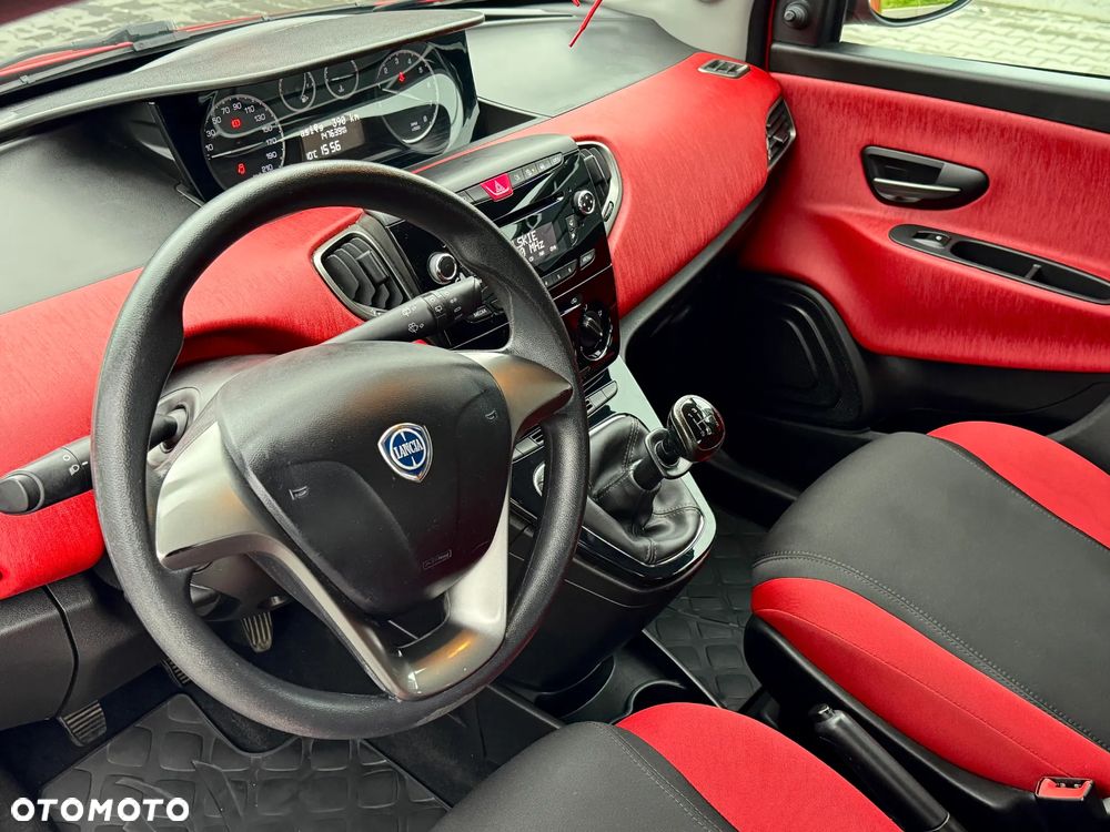 Lancia Ypsilon 1.2 8V Black&Red S&S - 9