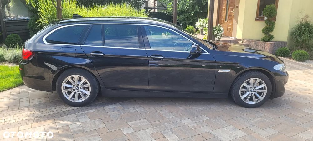 BMW Seria 5 525d xDrive - 12