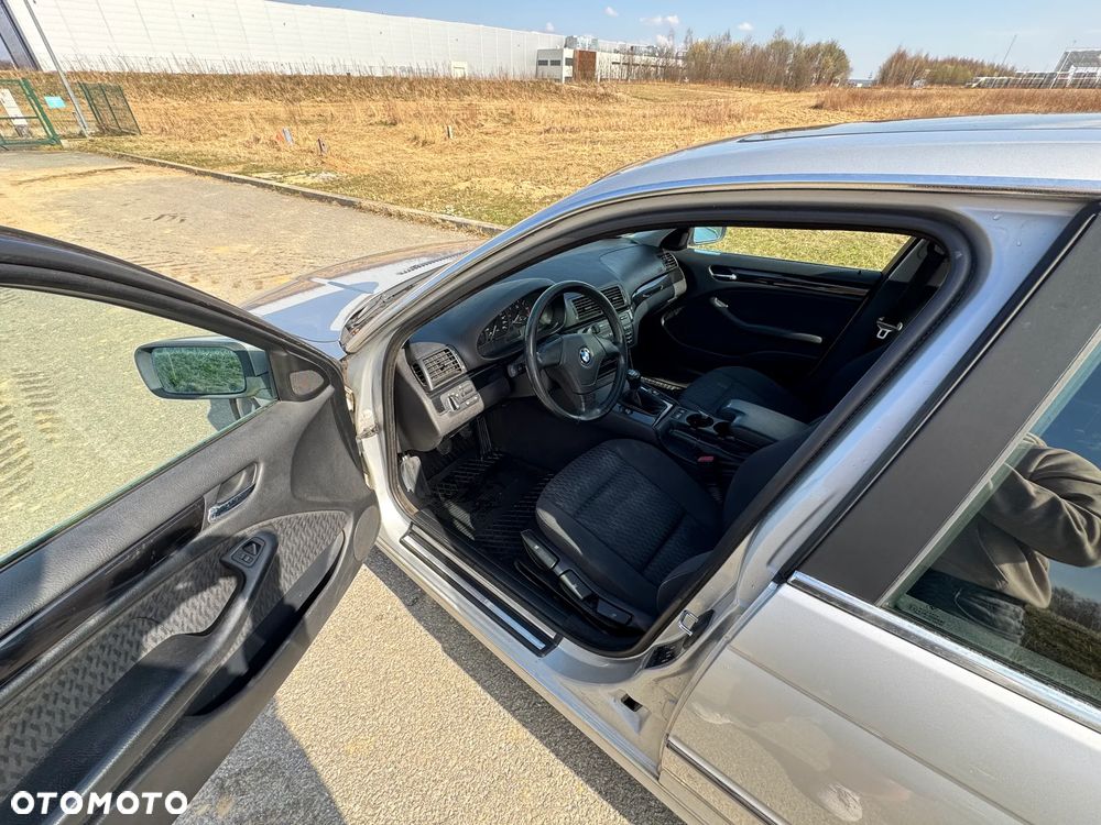 BMW Seria 3 323i - 9