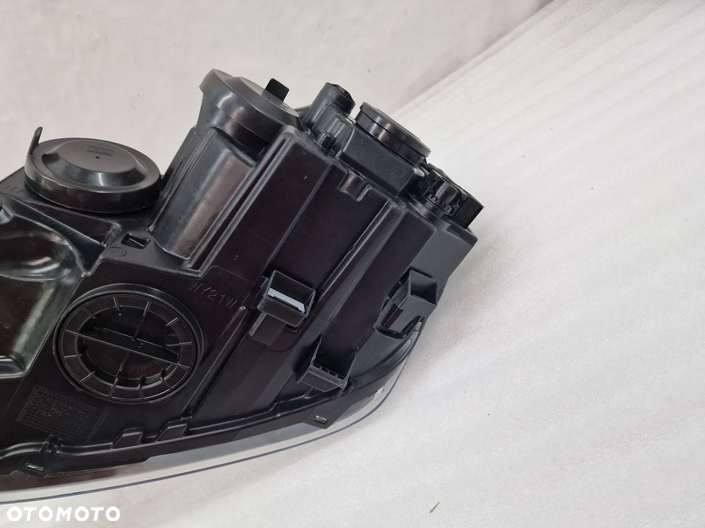 VW POLO VI 2G0 17- PRAWA LAMPA PRZEDNIA PRZÓD , NR 2G1941006 , NR AUKCJI LPP33 - 10
