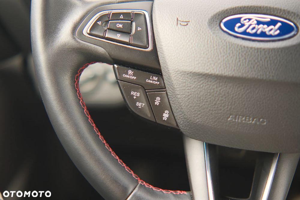 Ford Kuga - 25