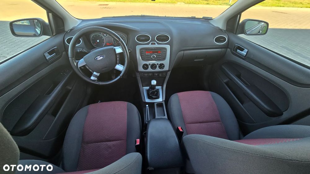 Ford Focus 1.6 16V Ambiente - 8