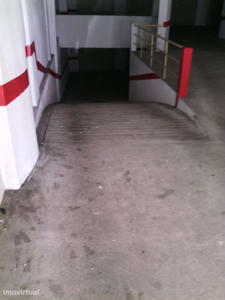 Arrenda-se garagem fechada com 19 m2 - Rua da Rasa - Grande imagem: 3/5