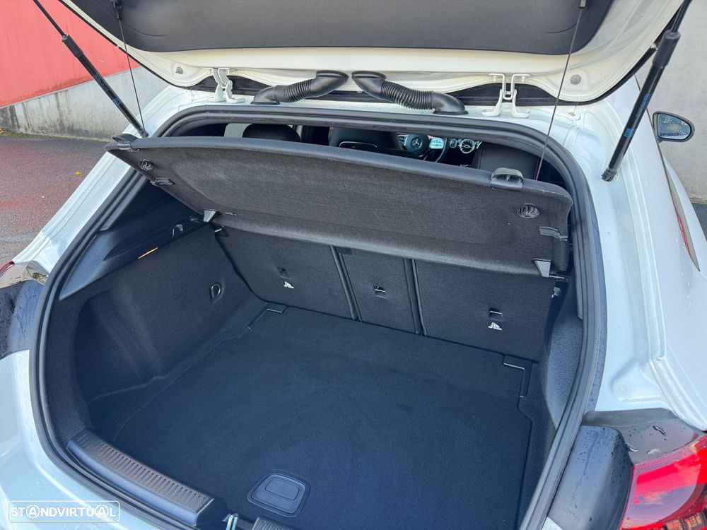 Mercedes-Benz A 200 AMG Line - 23