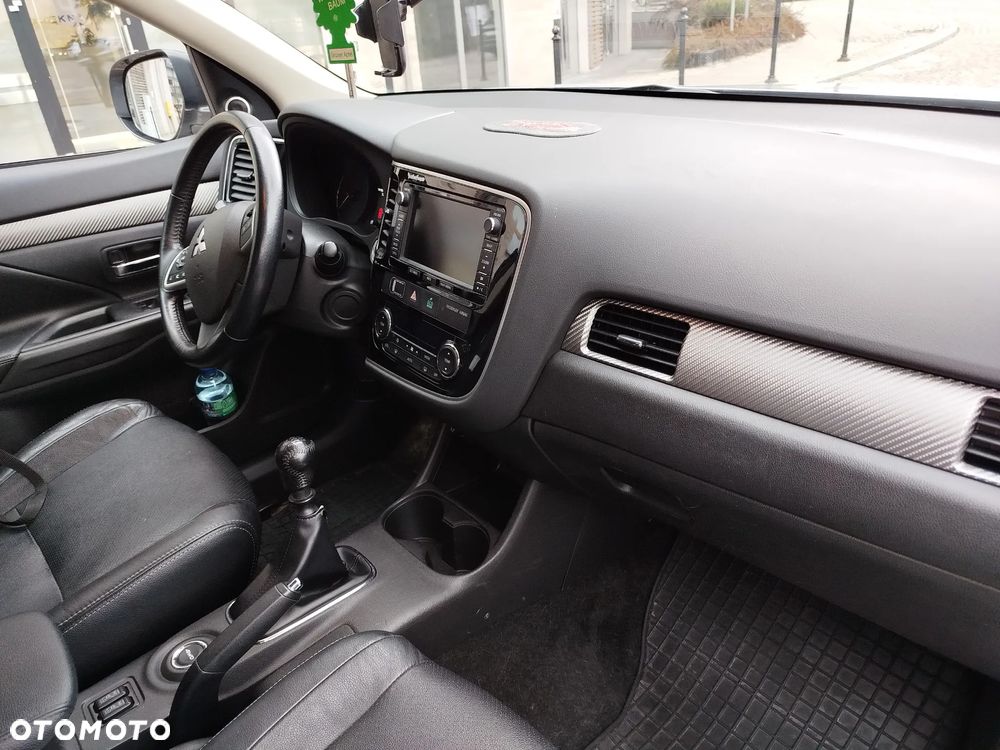Mitsubishi Outlander 2.2 DID Intense + 4WD - 8