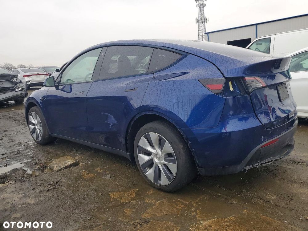 Tesla Model Y - 2