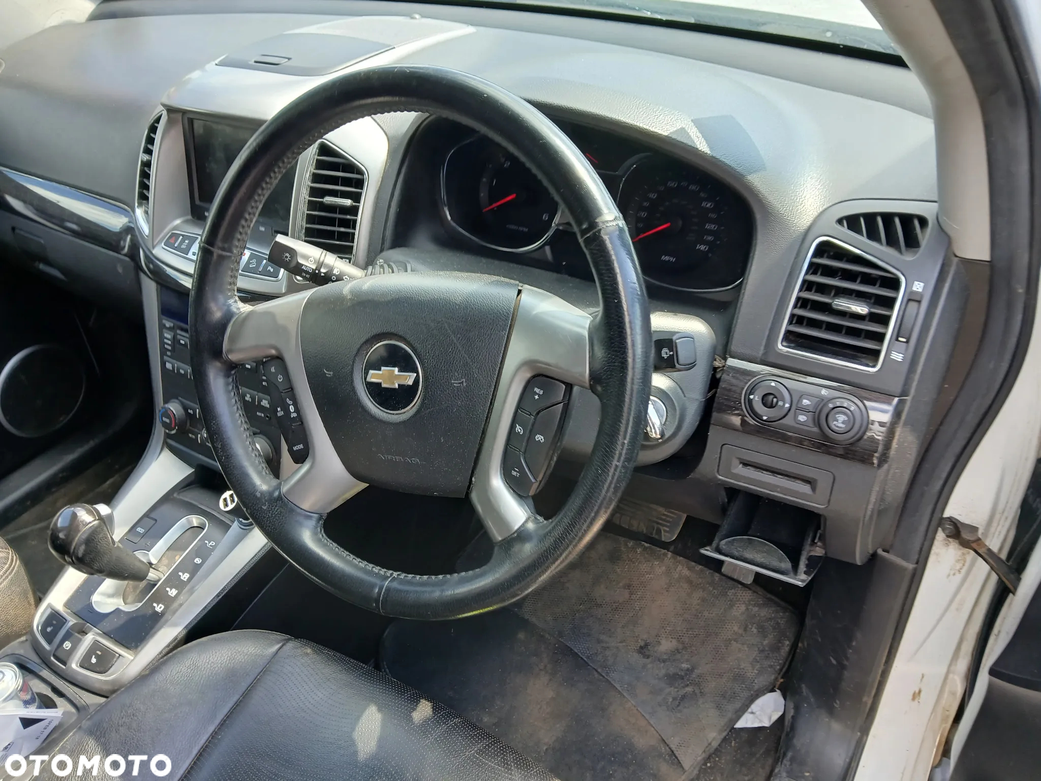 chevrolet captiva II LTZ anglik fotel fotele kanapa deska kokpit podsufitka boczek boczki klamka podłokietnik - 3