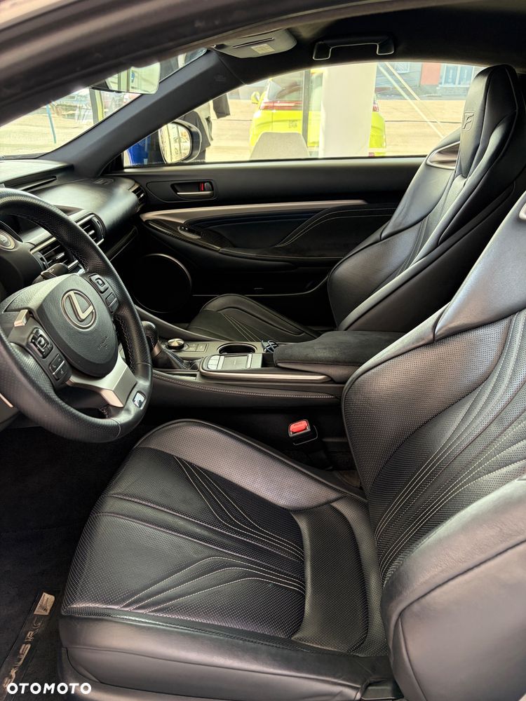 Lexus RC F Carbon - 12