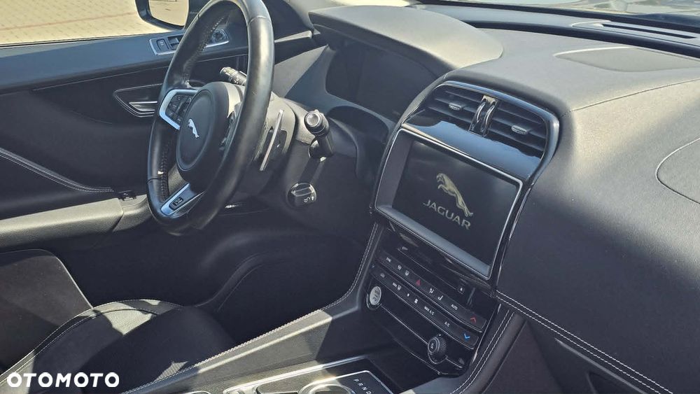 Jaguar F-Pace 2.0 i4P AWD R-Sport - 9
