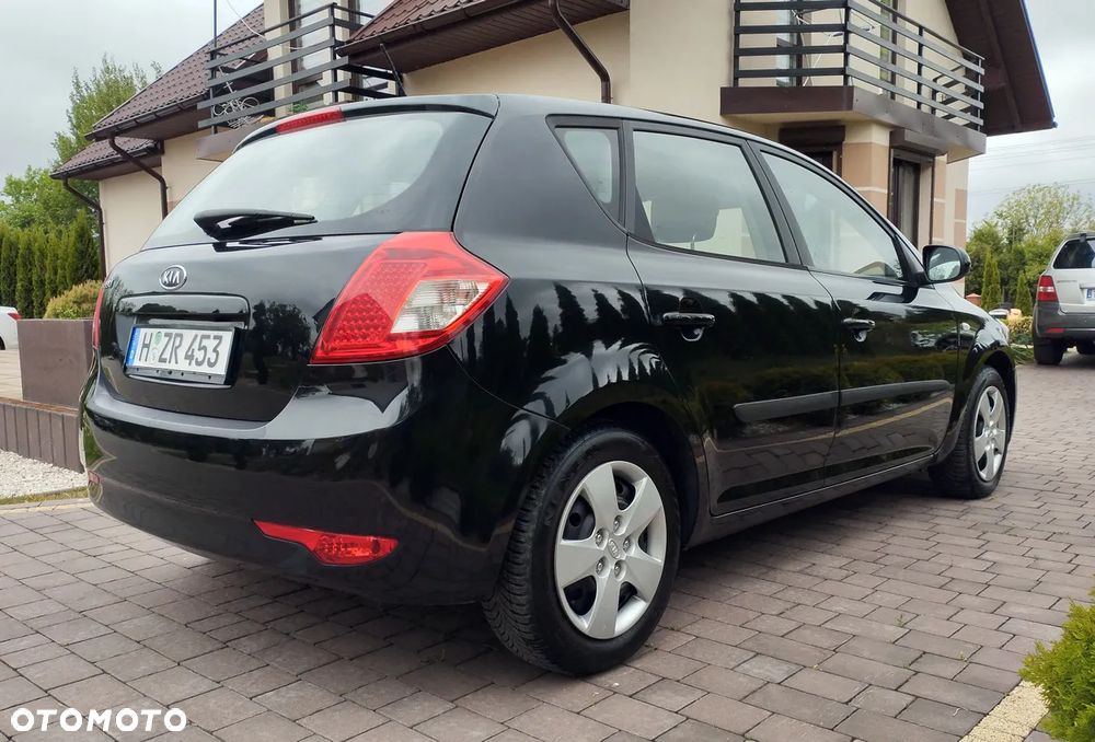 Kia Ceed 1.4 CVVT Dream-Team Edition - 4
