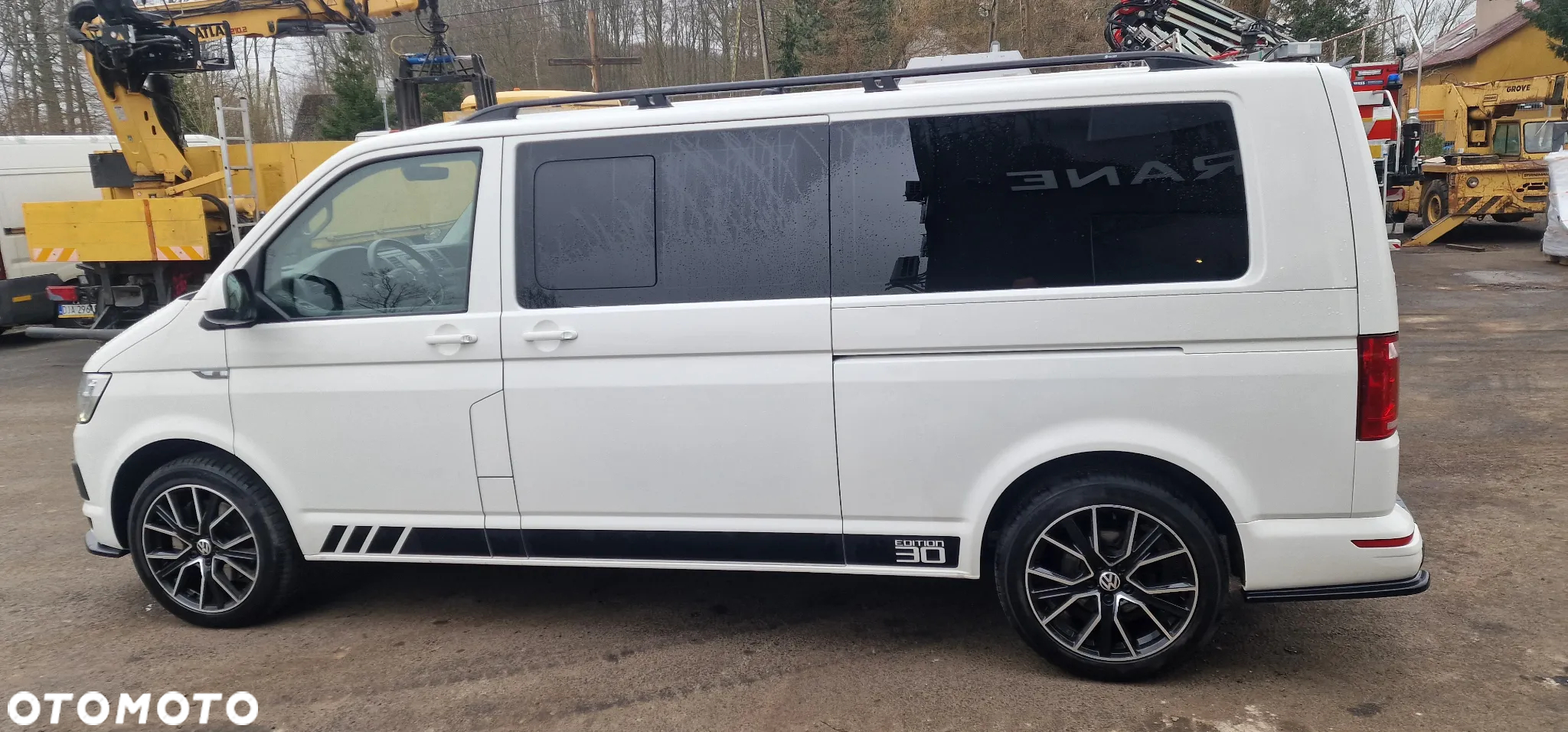 Volkswagen Caravelle - 8