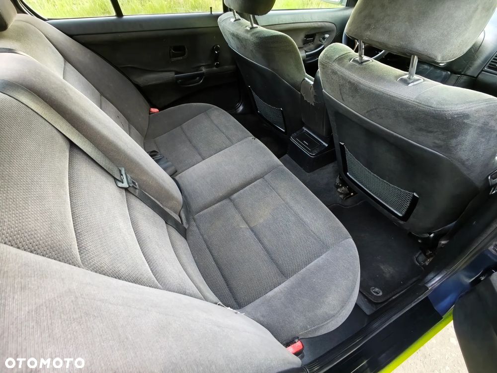 BMW Seria 3 318i - 6