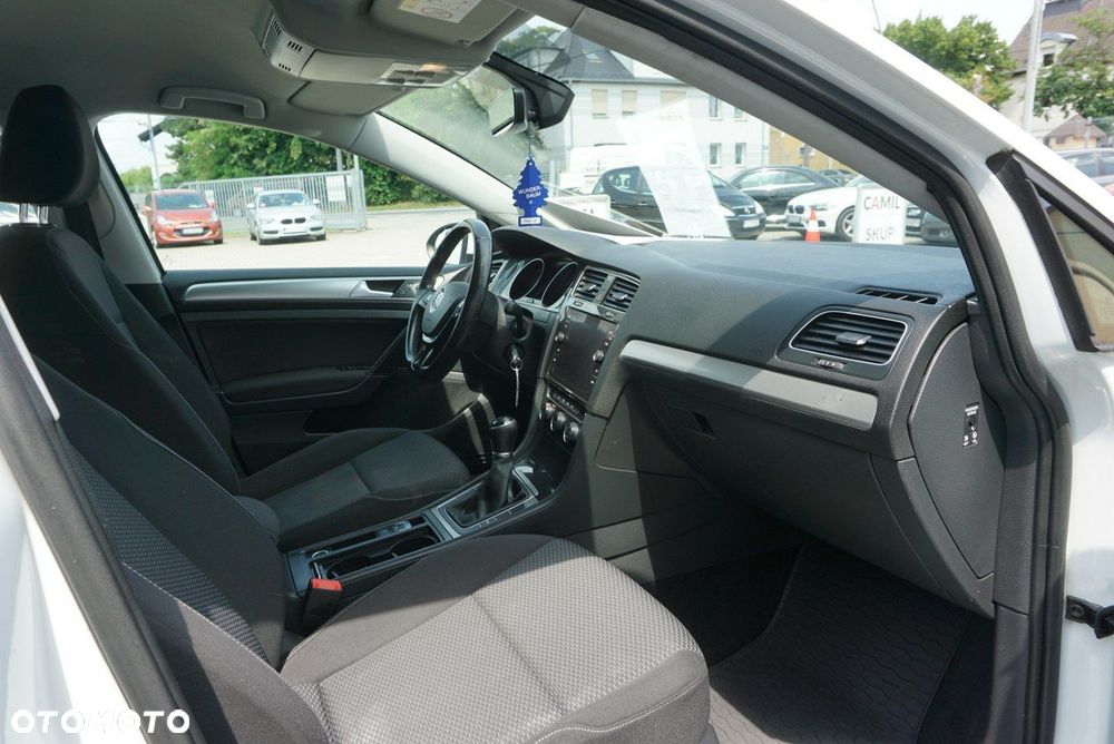 Volkswagen Golf - 20