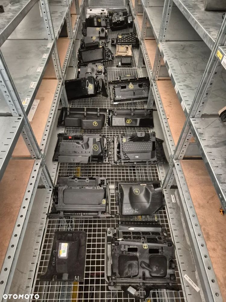 VOLKSWAGEN PORSCHE SCHOWEK PASAŻERA, ŚRODKOWY, KIEROWCY. - 14