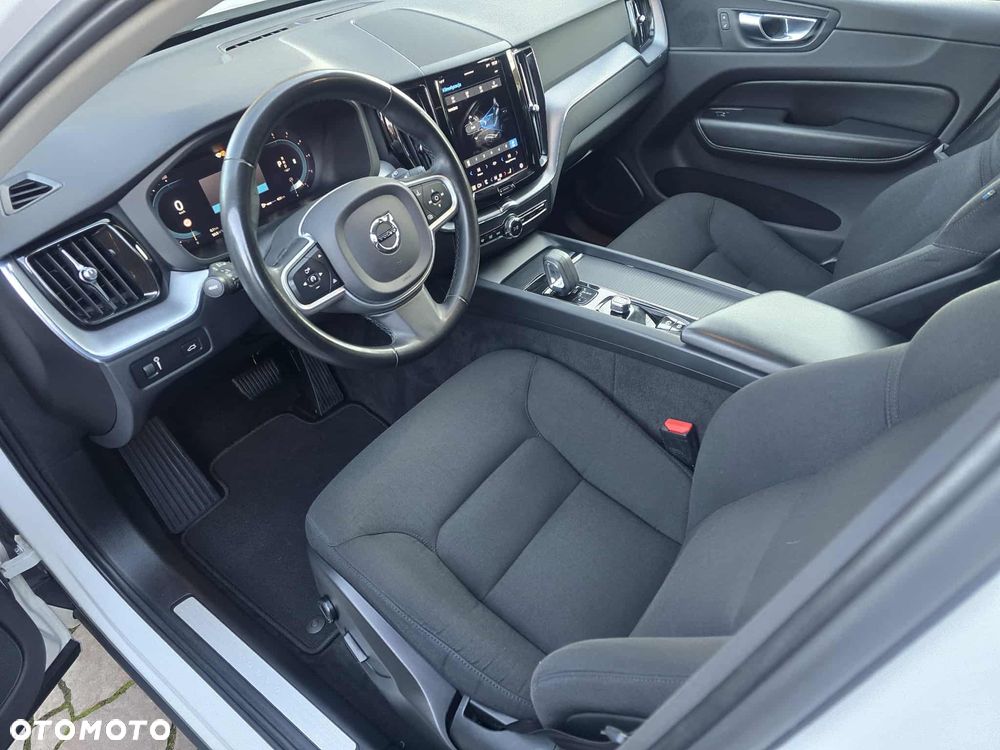 Volvo XC 60 D4 Momentum Pro - 21