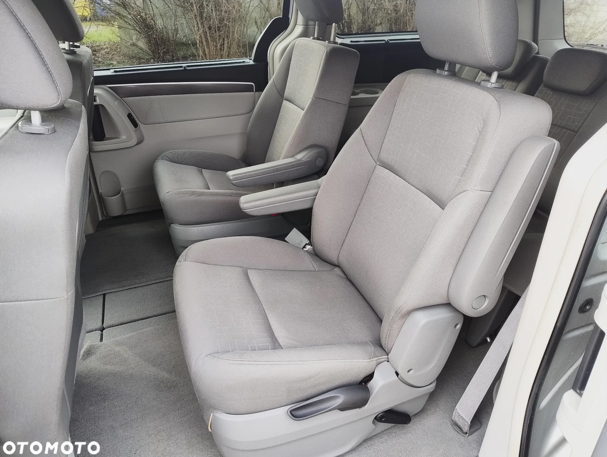 Volkswagen Routan - 15