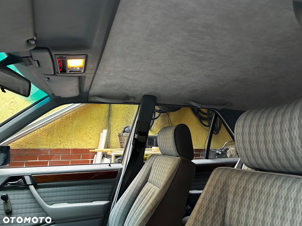 Mercedes-Benz W124 (1984-1993) - 12