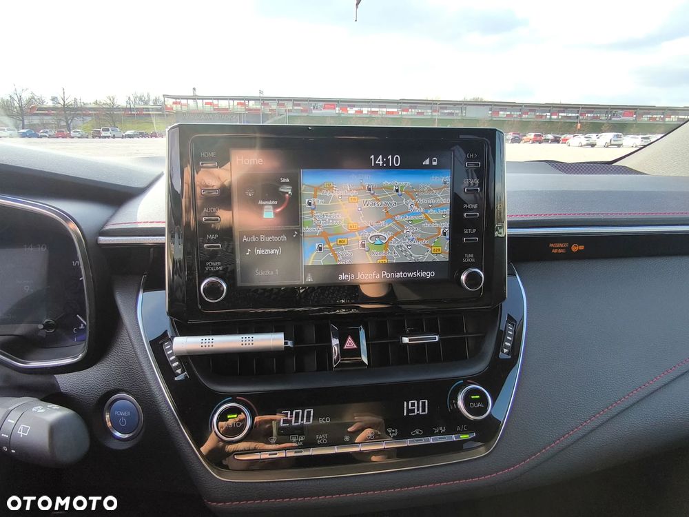 Toyota Corolla 2.0 Hybrid Executive - 23