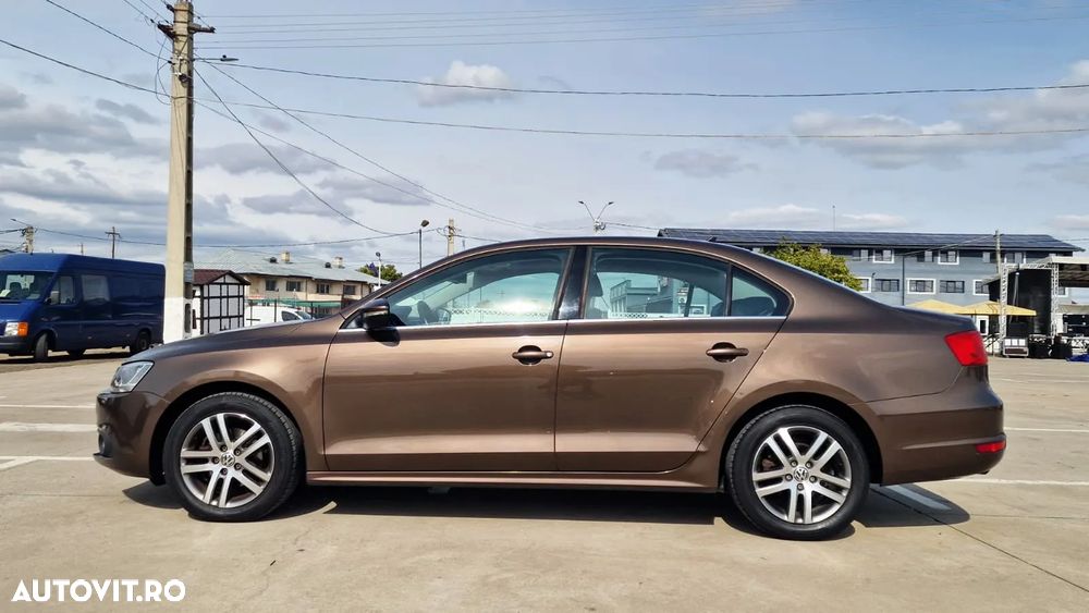 Volkswagen Jetta 1.6 TDI DSG Blue Motion Technology Life - 3