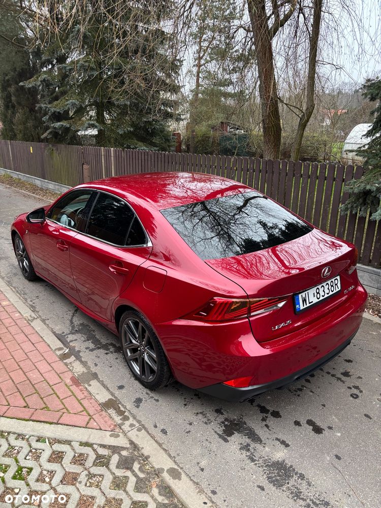 Lexus IS 200t / 300 F Sport - 13