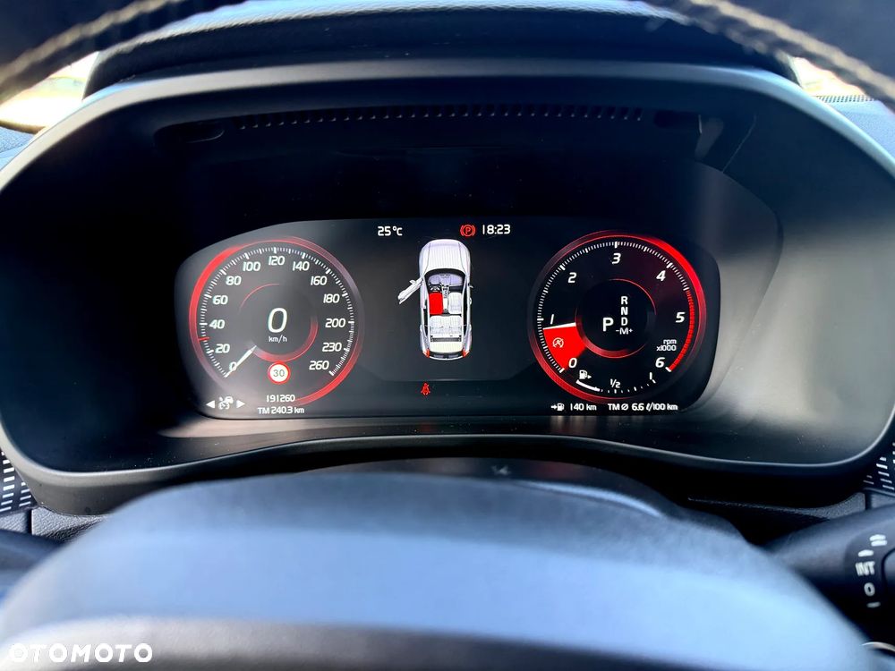Volvo XC 40 D4 AWD Geartronic R-Design - 10