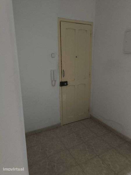 Arrenda-se apartamento T1 localizado no Murtal, Parede - Grande imagem: 4/11
