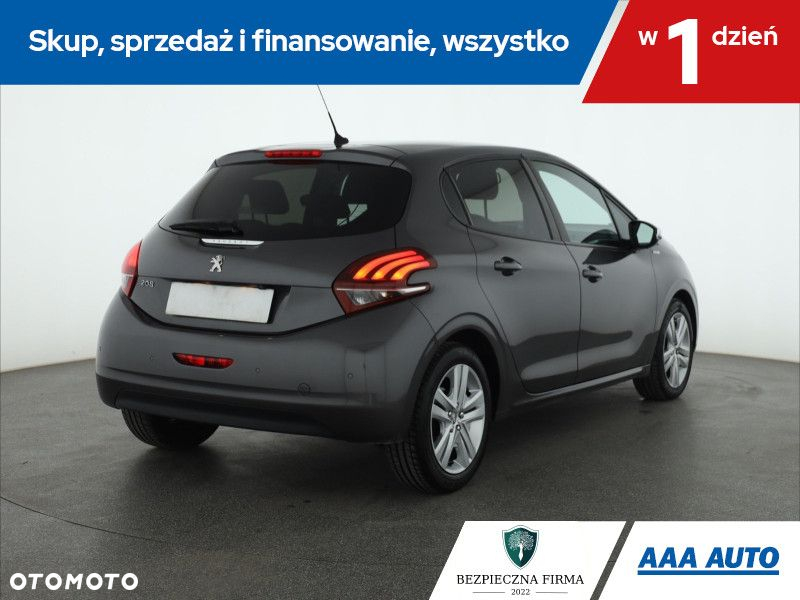 Peugeot 208 - 6