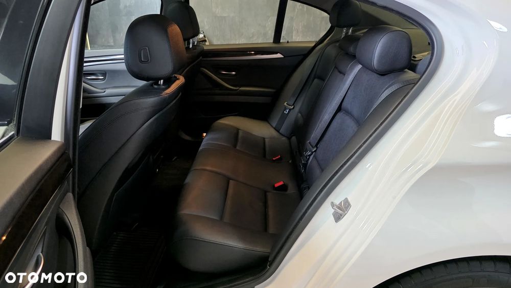 BMW Seria 5 528i Sport-Aut - 16