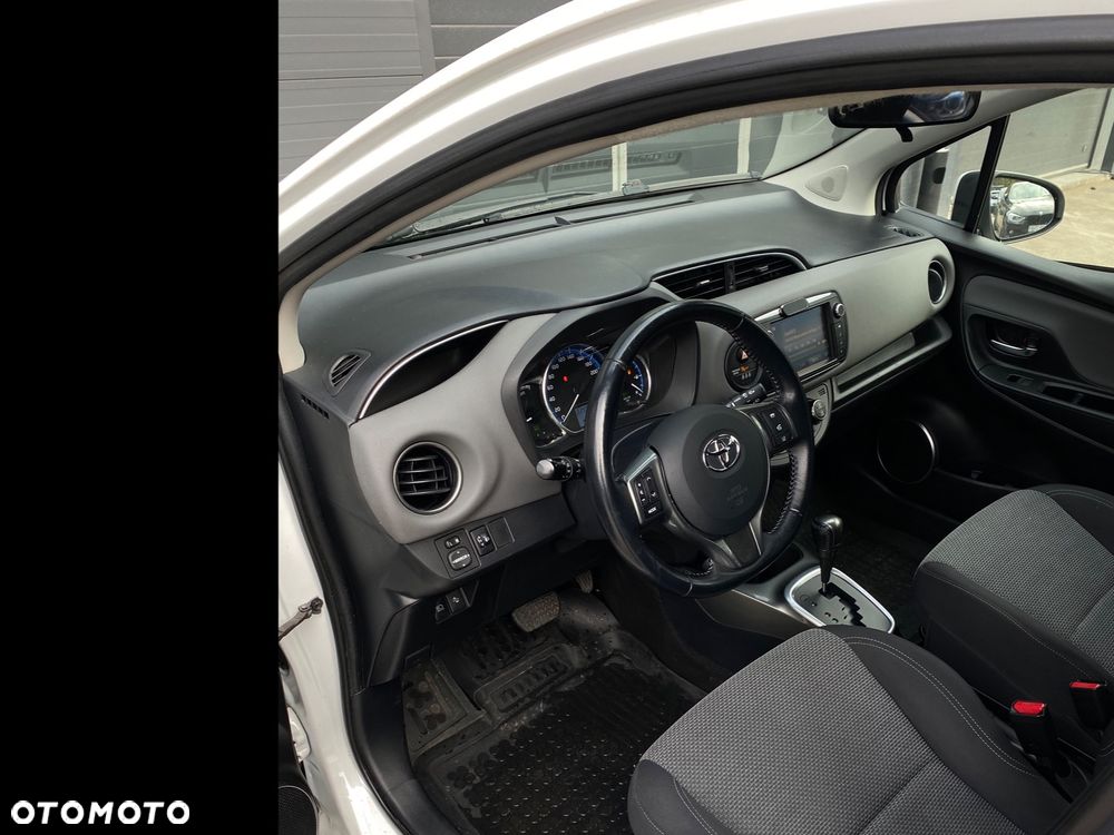 Toyota Yaris Hybrid 100 Premium - 22