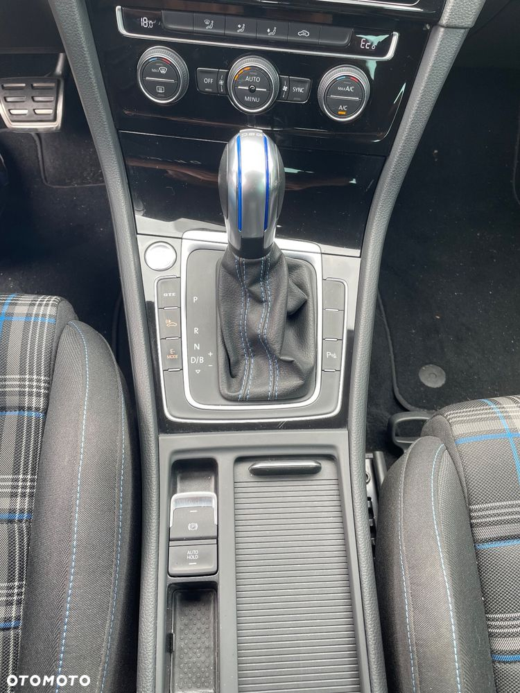 Volkswagen Golf - 22