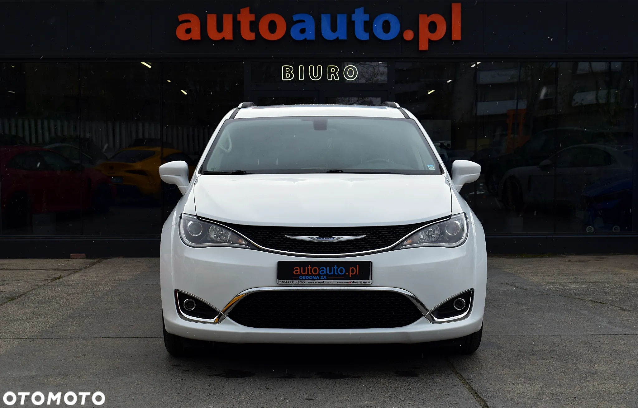 Chrysler Pacifica - 2