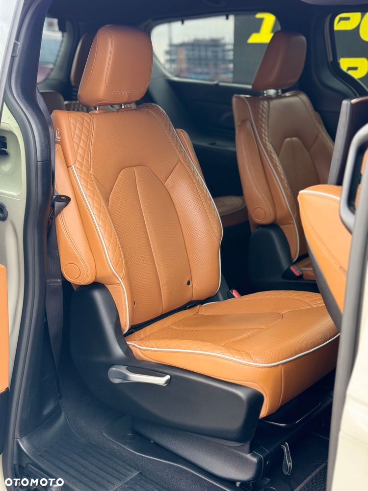 Chrysler Pacifica - 26